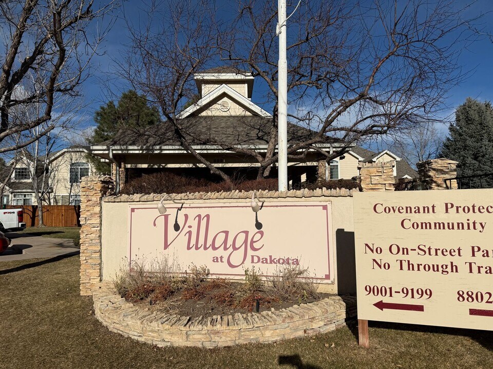 9021 W Phillips Dr in Littleton, CO - Building Photo