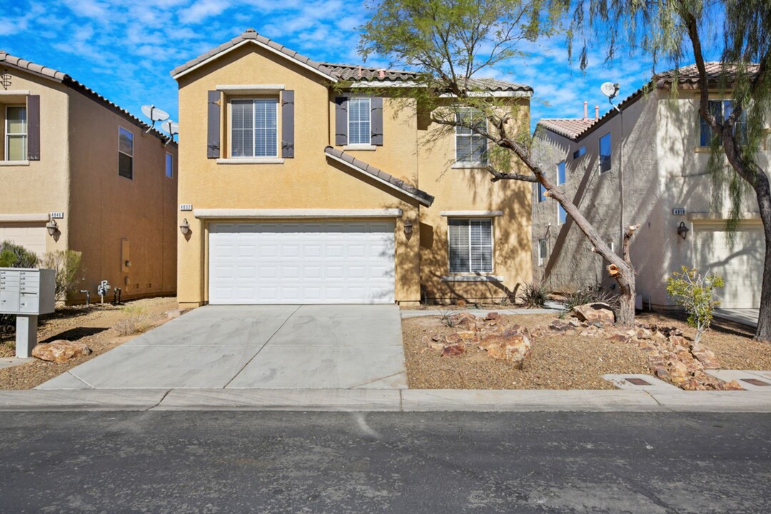 4832 Lamville Canyon Ct in Las Vegas, NV - Foto de edificio