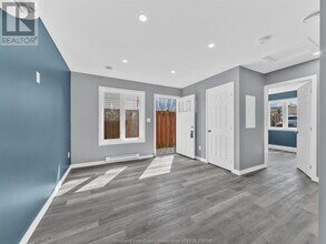 915 Curry Ave in Windsor, ON - Building Photo - Building Photo