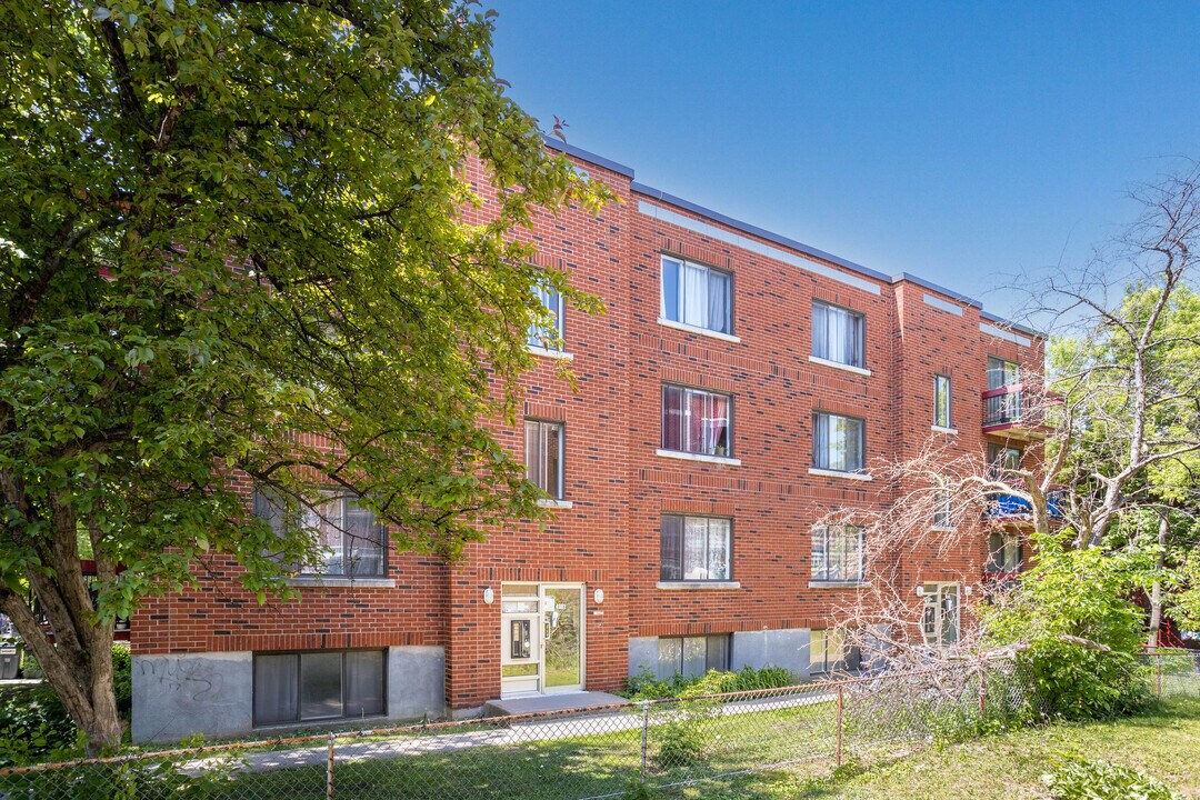 4081-4101 Barclay Av in Montréal, QC - Building Photo