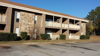 Villa Madrid in Huntsville, AL - Foto de edificio - Building Photo