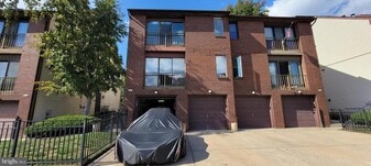 9560 James St in Philadelphia, PA - Building Photo