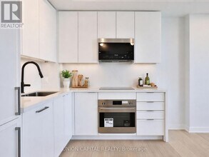 2920 Hwy 7 in Vaughan, ON - Building Photo - Building Photo