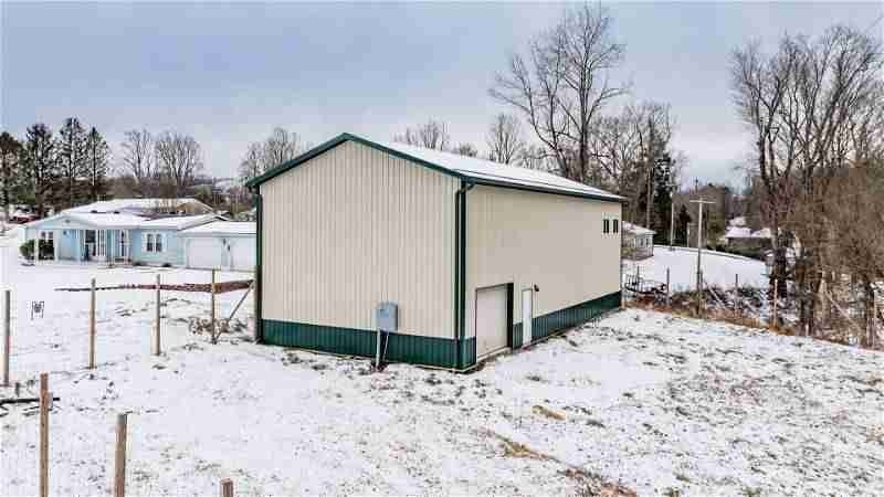 201 Virginia Ave in Harrisville, WV - Foto de edificio