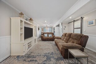 347 Seabreeze Dr in Murrells Inlet, SC - Building Photo