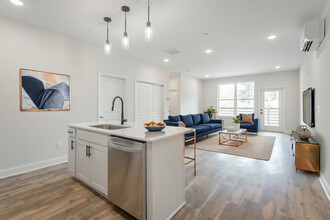 Stylish Units in the Heart of Highland Park in Chattanooga, TN - Building Photo - Building Photo