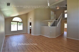 1066 Eleanor Ln in Manteca, CA - Foto de edificio - Building Photo