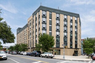 120-150 Union Ave in Brooklyn, NY - Building Photo