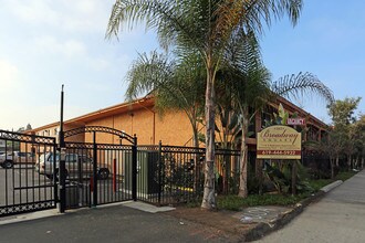 Broadway Square Apartments in El Cajon, CA - Building Photo - Building Photo