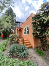 7955 SE Milwaukie Ave in Portland, OR - Building Photo - Building Photo