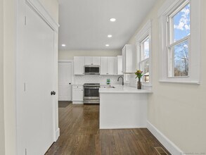 97 Noble Ave in Milford, CT - Building Photo - Building Photo