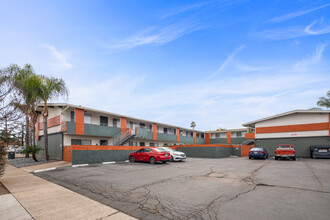 Renette Manor in El Cajon, CA - Building Photo - Primary Photo