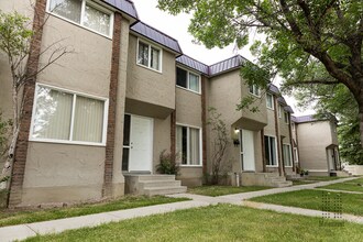 University Townhomes in Lethbridge, AB - Building Photo - Building Photo