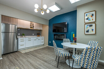 Preston Oaks in Dallas, TX - Building Photo - Interior Photo