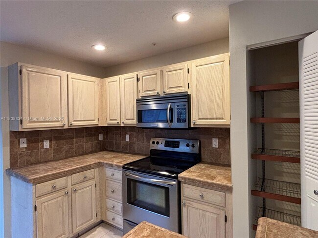 9366 Arborwood Cir in Davie, FL - Building Photo - Building Photo