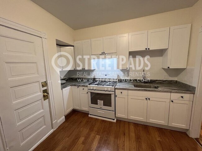 885 Massachusetts Ave in Cambridge, MA - Building Photo - Building Photo
