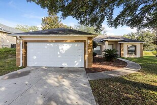 203 Southern Breeze Dr in Minneola, FL - Building Photo