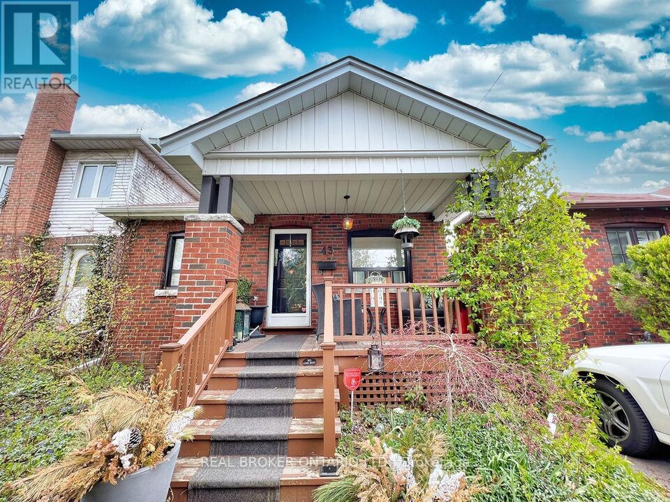 43 Stanhope Ave in Toronto, ON - Building Photo
