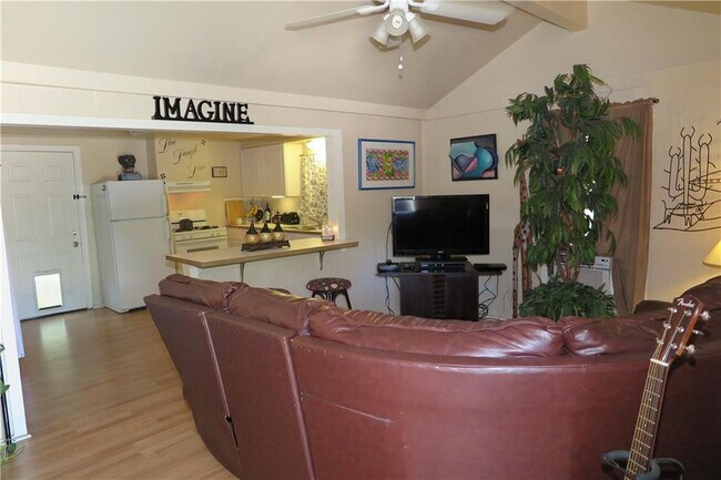 1310 Pine St in Georgetown, TX - Building Photo - Building Photo