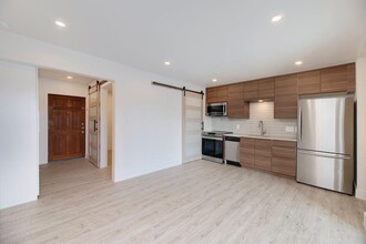 1214 Barton Hills Dr in Austin, TX - Building Photo - Building Photo