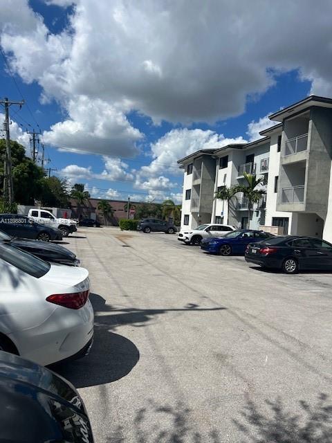 885 E 1st Ave in Hialeah, FL - Building Photo - Building Photo