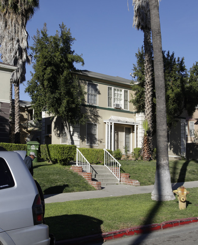 135 1/2-137 1/2 N Catalina St in Los Angeles, CA - Building Photo - Building Photo