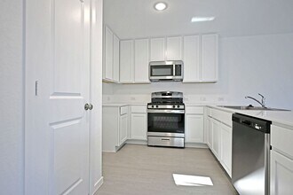 6718 Marble Rdg in Elmendorf, TX - Building Photo - Building Photo