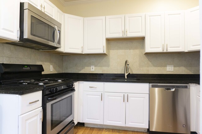 1789 Commonwealth Ave, Unit #1 in Boston, MA - Building Photo - Building Photo