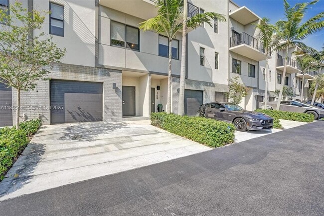 516 SE 1st Cir in Pompano Beach, FL - Foto de edificio - Building Photo