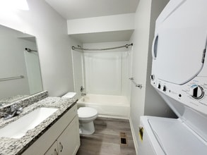 12 Bainbridge Ave in Hampton, VA - Building Photo - Building Photo