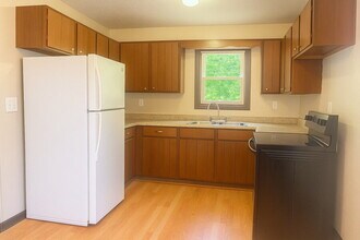 247 7th St in Elyria, OH - Foto de edificio - Building Photo