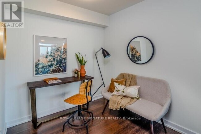 18 Erskine Ave in Toronto, ON - Building Photo - Building Photo