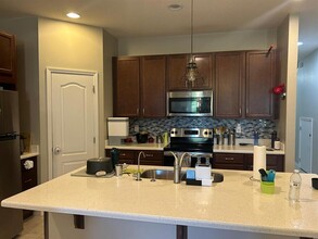 523 Merry Brook Cir in Sanford, FL - Building Photo - Building Photo