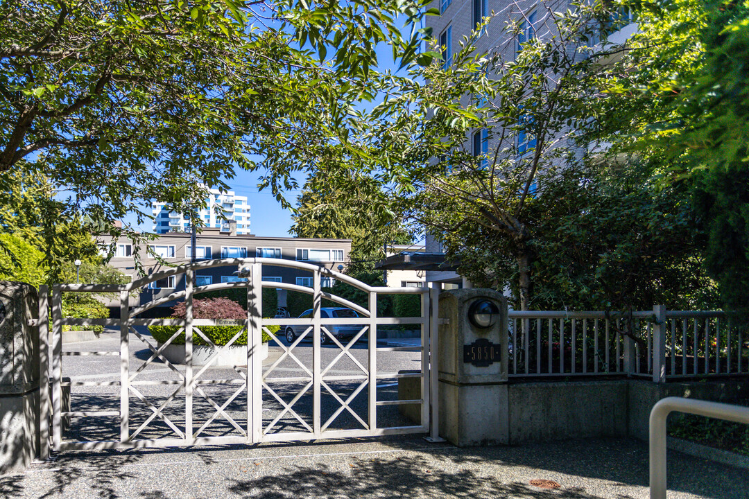 the Claridge in Vancouver, BC - Building Photo