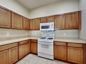 6704 Cambridge Park Dr in Apollo Beach, FL - Building Photo - Building Photo