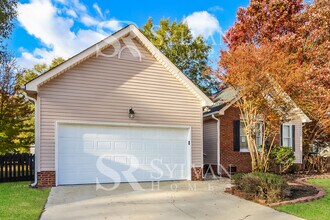 12 Fallon Way in Fountain Inn, SC - Foto de edificio - Building Photo