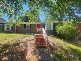 217 Greenbriar Dr in Cedartown, GA - Building Photo