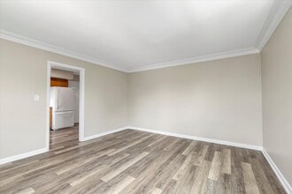 260 Roslyn Rd in Mineola, NY - Building Photo - Building Photo
