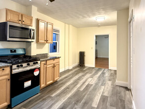 28 Cottage St in Medford, MA - Building Photo - Building Photo