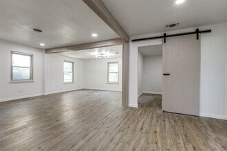 5241 E Berry St in Fort Worth, TX - Building Photo - Building Photo