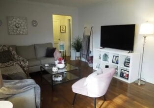 21 Troy Dr, Unit 21 A in Springfield, NJ - Foto de edificio - Building Photo