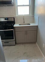 10 Farley Ave in Newark, NJ - Building Photo