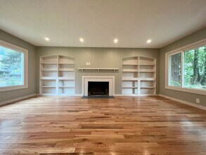 2500 SE Tarbell Ave in Milwaukie, OR - Building Photo - Building Photo