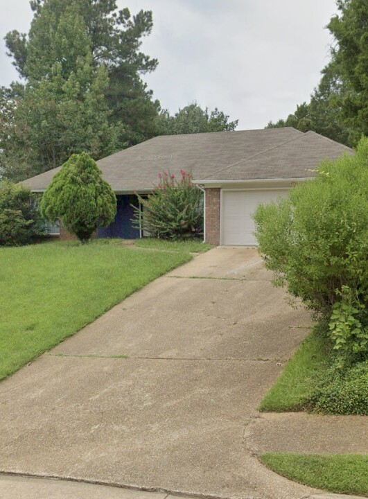 109 Huntington Hill Dr in Clinton, MS - Foto de edificio