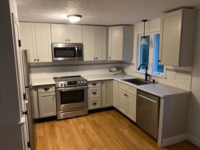 6 Cove Rd in Falmouth, MA - Building Photo - Building Photo