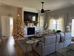 1469 N Lyon Ave in Republic, MO - Building Photo - Building Photo