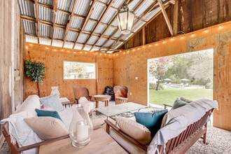 6256 Dry Creek Rd in Napa, CA - Building Photo - Building Photo