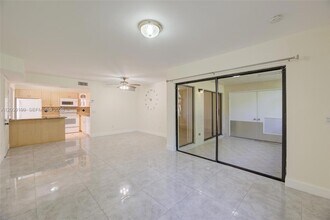 20160 NE 3rd Ct, Unit 3 in Miami, FL - Foto de edificio - Building Photo