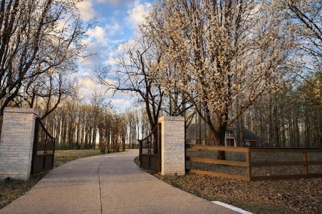 565 Schaeffer Loop in Eads, TN - Building Photo - Building Photo