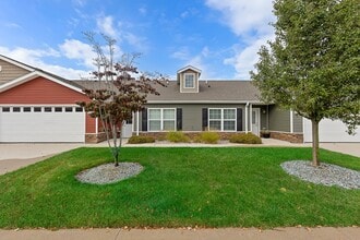 Redwood Grand Rapids in Grand Rapids, MI - Foto de edificio - Building Photo